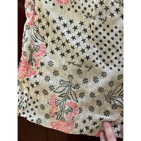 Free People small tote bag, mesh material, lightweight floral pattern, boho - Picture 3 of 6